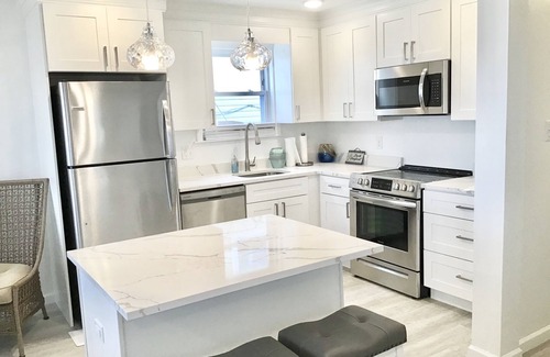 South End House | Spectacular Pet's ok. Cottage Sleeps 9