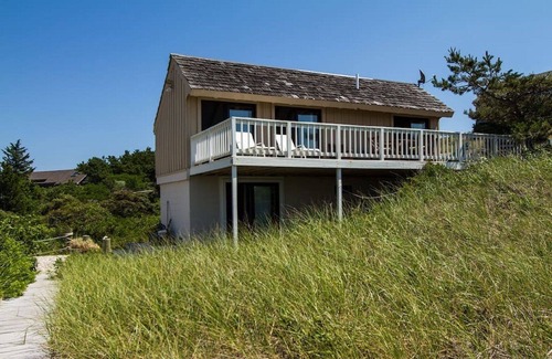 Wellfleet House | Spectacular Private Waterfront Cottage on Bayside. Panoramic Views. Pet Friendly