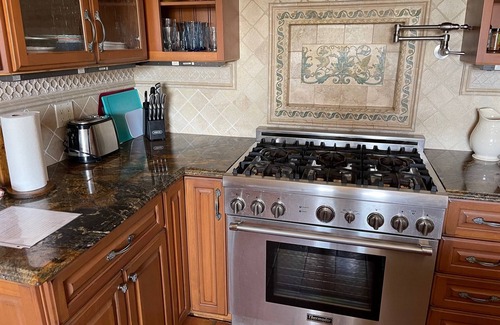 Loma Alta House | Spectacular, quiet Spanish house with great valley views!