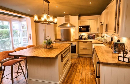 New Forest District Apartment | Spectacular Retreat: Sumptuous Interiors & Garden