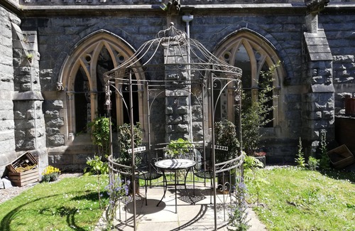 Fort Augustus Condo | Spectacular, romantic accommodation in an abbey at the shores of Loch Ness!