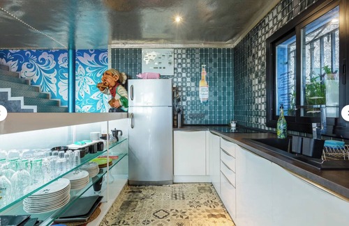 Teia House | Spectacular sea and mountain views in a house designed by an artist