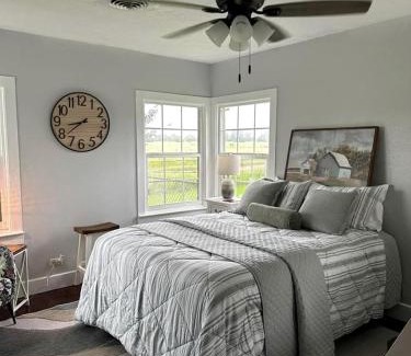 Carmine House | Spectacular Secluded Cottage in Round Top, Texas