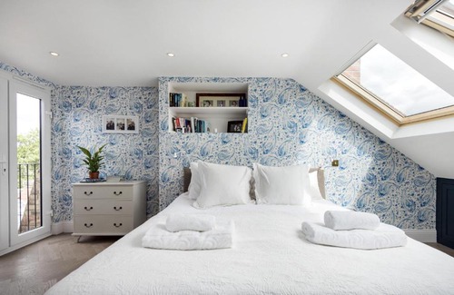 Askew House | Spectacular Shepherds Bush Home close to Westfield