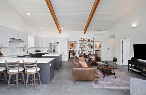 Terrebonne House | Spectacular Smith Rock Views on Property - Quiet and Modern w/King Beds