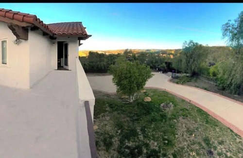 Calabasas House | Spectacular Spacious Studio and Master Suite