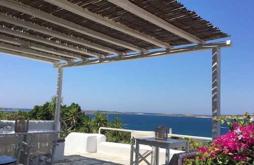 Nea Cryssi Akti House | spectacular sunset cycladic villa
