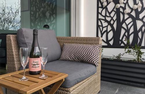 St Kilda Apartment | Spectacular Sunset Hideaway BestView St Kilda boutique self-contained luxury apartment