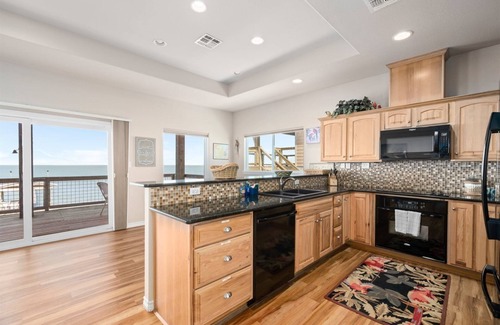 Rockport House | Spectacular sunsets and great fishing on Copano Bay!