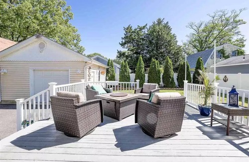 Villas House | Spectacular Sunsets at this Bay Beach Family getaway for Game-lovers