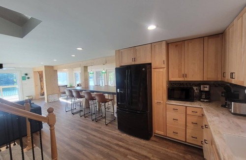 Lochmere House | Spectacular Sunsets on Silver Lake