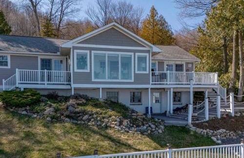 Suttons Bay House | Spectacular Suttons Bay Stay - Game Room Kayaks Pizza Oven & More