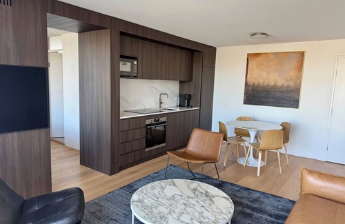 North Sydney Apartment | Spectacular Sydney Harbour Views - 1 bedroom Modern apartment