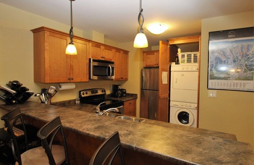 Golden Condo | Spectacular Top Floor 2 Br W/Hot Tub and Panoramic View