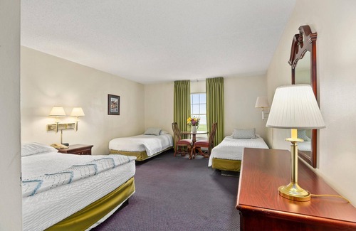 North East Hotel | Spectacular Top Floor Deluxe Suite With Beautiful View & More!