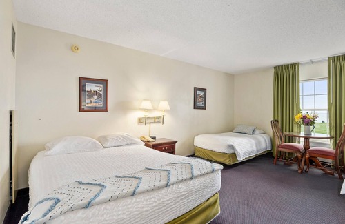 North East Hotel | Spectacular Top Floor Deluxe Suite With Beautiful View & More!