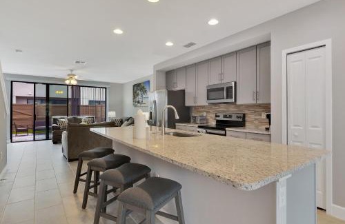 Kissimmee House | Spectacular! Townhome 9 Miles to Disney World!