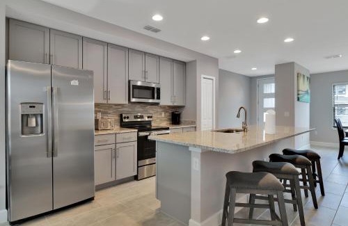 Kissimmee House | Spectacular! Townhome 9 Miles to Disney World!