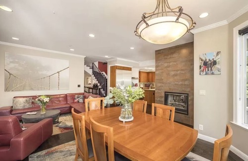 Emerald Hills House | Spectacular Valley Views 6-bedroom house with WiFi, AC in charming Emerald Hills