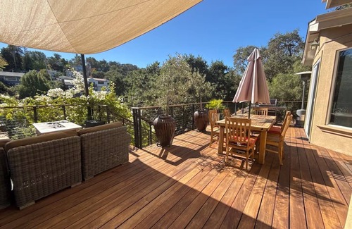 Emerald Hills House | Spectacular Valley Views 6-bedroom house with WiFi, AC in charming Emerald Hills