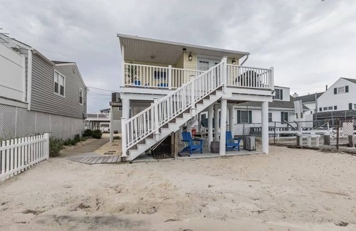 Seaside Heights House | SPECTACULAR VIEWS & AMAZING SUNSETS at this unique SSH/Ortley waterfront rental