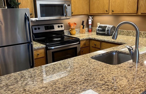 Pittman Center Condo | Spectacular view, 2 BR, pool, hot tub, sauna, 15 mins to Gatlinburg