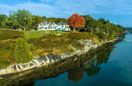 Westport Apartment | SPECTACULAR VIEWS! Private DEEPWATER Dock, 3 acres in DESIRABLE Mid Coast Maine