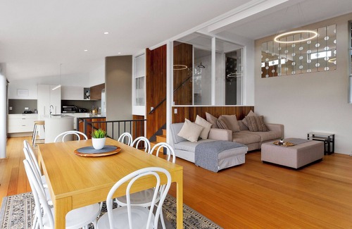 Mount Nelson House | Spectacular Views - 2 Bedrooms - Free Parking - Mount Nelson