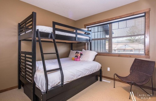 East Kootenay Apartment | Spectacular views, Downtown, Bikes, Games, Ps4