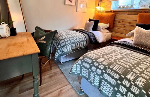 Pontsticill Cottage | Spectacular Views | Pizza Oven & BBQ