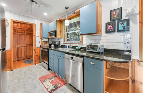 Royal Pines House | Spectacular Views! -Great Location-Hot Tub-Dreamy Porch & Sun Room-Fenced Yd!