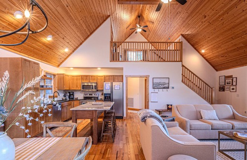 Bryson City Cabin | Spectacular views minutes from Bryson City, fire pit and brand new hot tub!