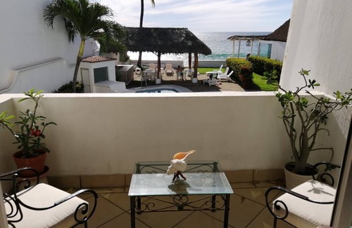 Manzanillo Apartment | SPECTACULAR VIEWS! Oceanfront condo with all you need for your vacations!