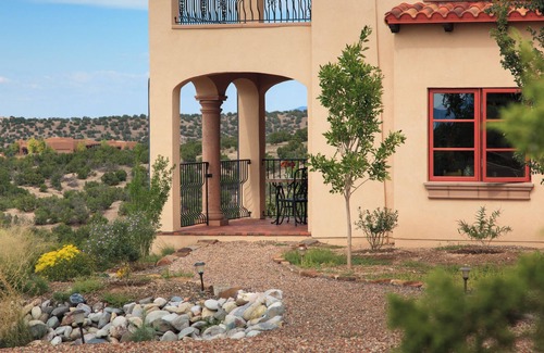 La Tierra Apartment | Spectacular Views, Solitude and Santa Fe Charm