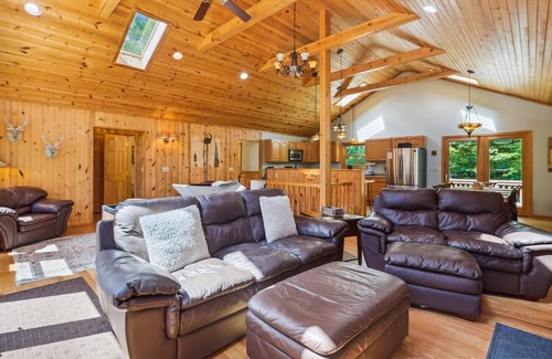 Canaan Heights House | Spectacular views! Spectacular lodging! Welcome to Yeti's Den!