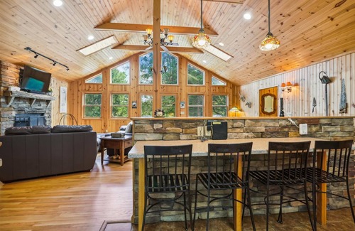 Canaan Heights House | Spectacular views! Spectacular lodging! Welcome to Yeti's Den!
