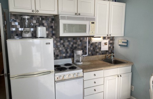 Lenox Park Condo | Spectacular views, direct oceanfront, separate bedroom !