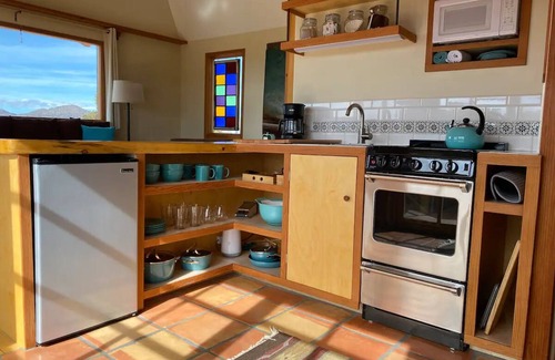 Canoncito House | Spectacular Views - Artist Barn on the Turquoise Trail