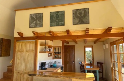 Canoncito House | Spectacular Views - Artist Barn on the Turquoise Trail