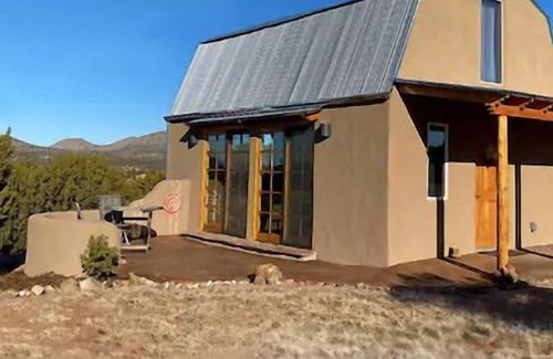 Canoncito House | Spectacular Views - Artist Barn on the Turquoise Trail