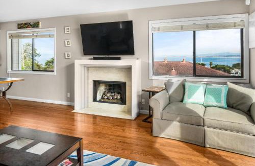 Monterey House | Spectacular Views - Walk to Cannery Row and the Aquarium