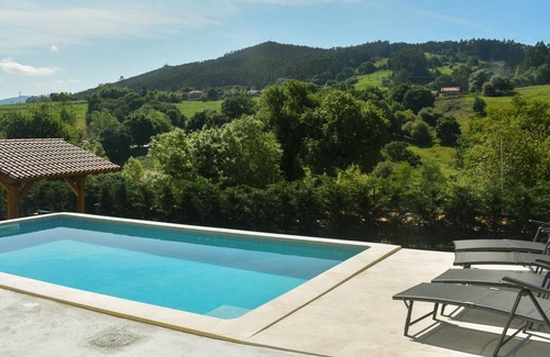 Puente Viesgo Villa | Spectacular villa with swimming pool and games room.