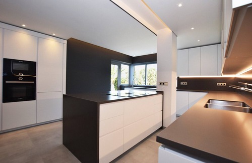 Atlanterra Ski Chalet | Spectacular Villa in privilege location, total privacy. FREE WIFI