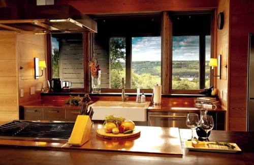 Penn Yan House | Spectacular Vineyard Estate above KEUKA LAKE
