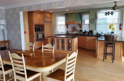Island Heights House | Spectacular waterfront w/private Beach 5 BR Island Heights