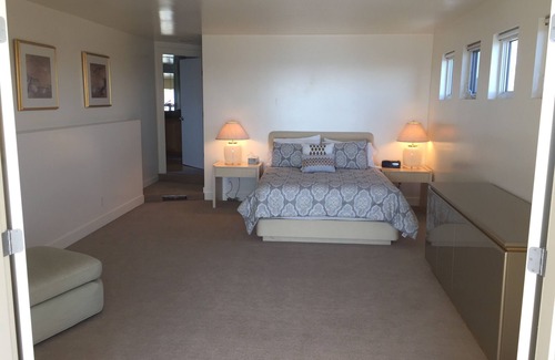 Point Roberts House | Spectacular Water-Front Beach House In Point Roberts Marina Neighborhood