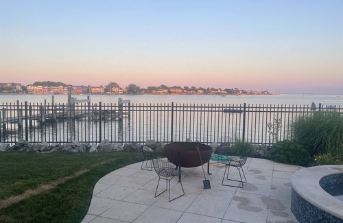 Massapequa House | Spectacular Waterfront Montauk Beach house In Massapequa, LI