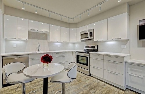 Downtown Victoria Condo | Spectacular Waterfront Executive Suite!