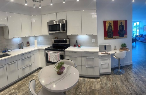 Downtown Victoria Condo | Spectacular Waterfront Executive Suite!