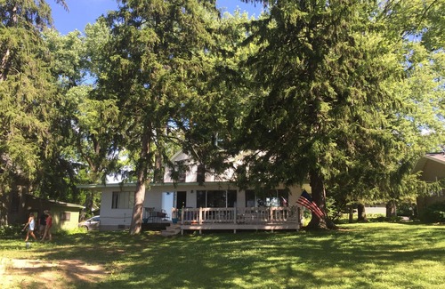 Green Lake Cottage | Spectacular Waterfront Cottage On Beautiful Green Lake. Perfect For Families!